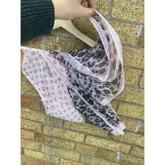 Pink 100% Silk Louis Vuitton Monogram Scarf - Picture 7 of 16